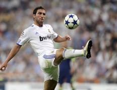 Faker关键节点问鼎冠军，FPX带队取胜！